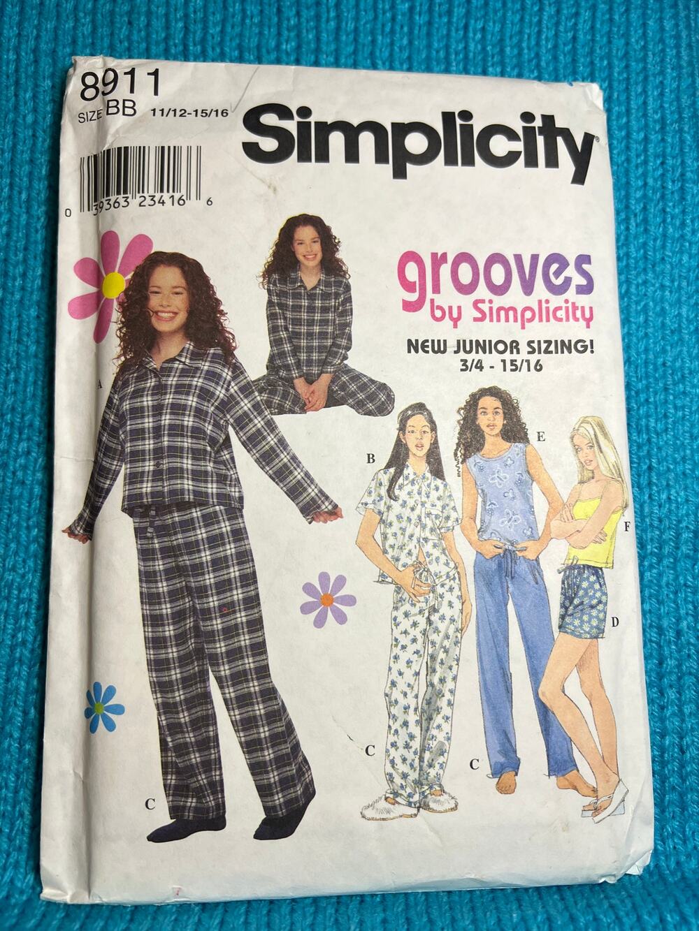 Simplicity Pattern 8911 Junior pajamas top tank pants shorts size 11/12-15/16